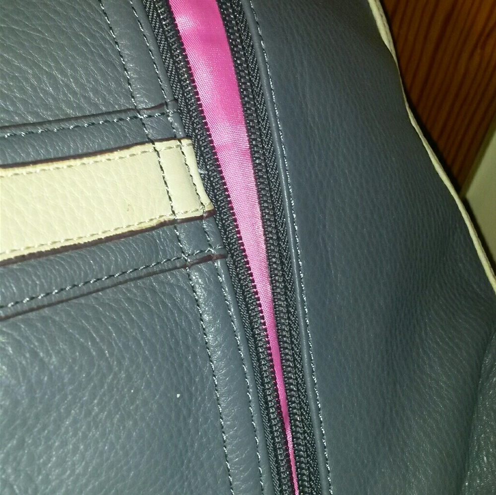 Handbag - Picture 3 of 4
