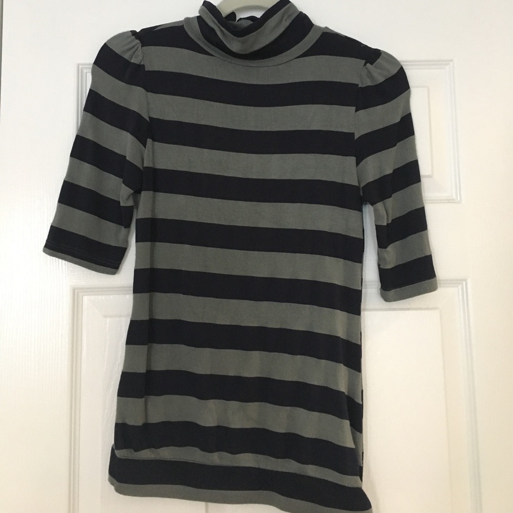 Stripe shirt sleeve turtleneck