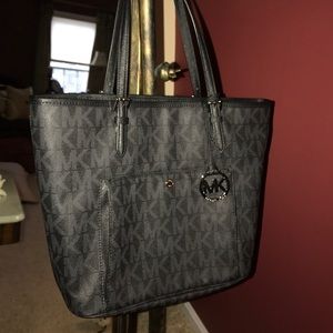 Micheal Kors New Jet Set Large Tote