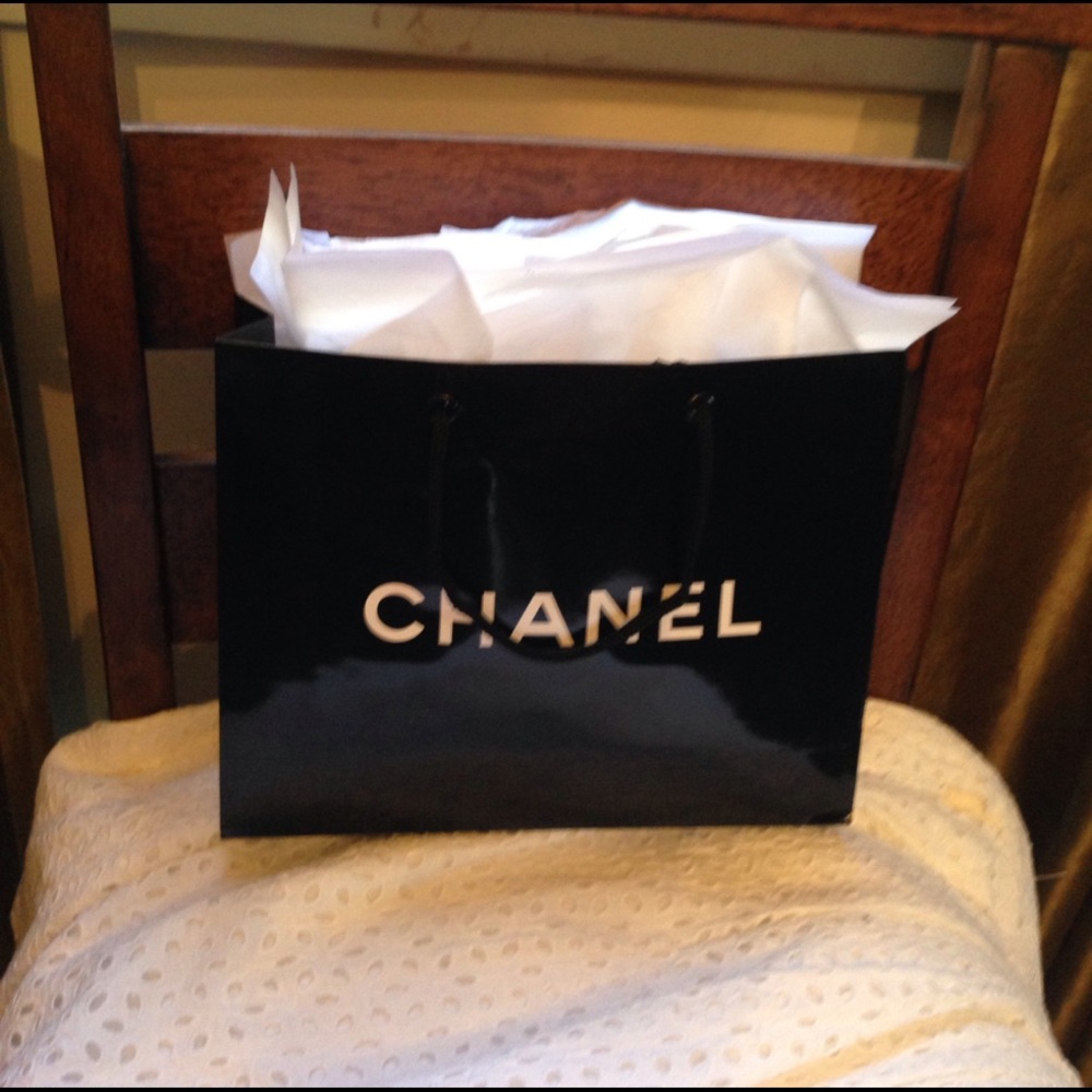 Chanel Black/White shopping bag