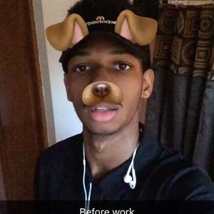 Meet your Posher, Bakari