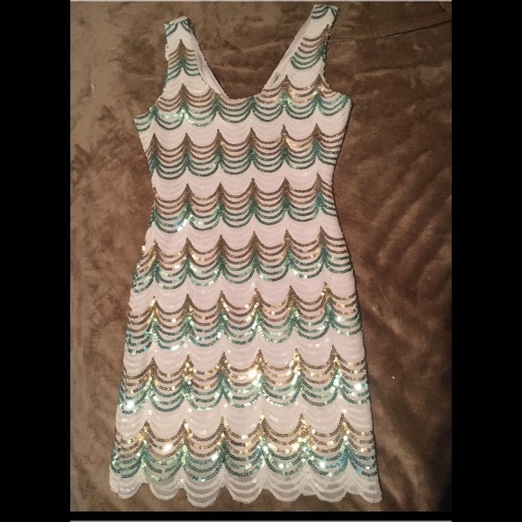 ❌SOLD ON MERC❌Sequin Bodycon dress. - Picture 2 of 3