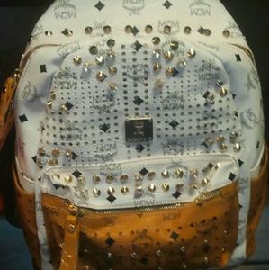 Meet your Posher, Jax