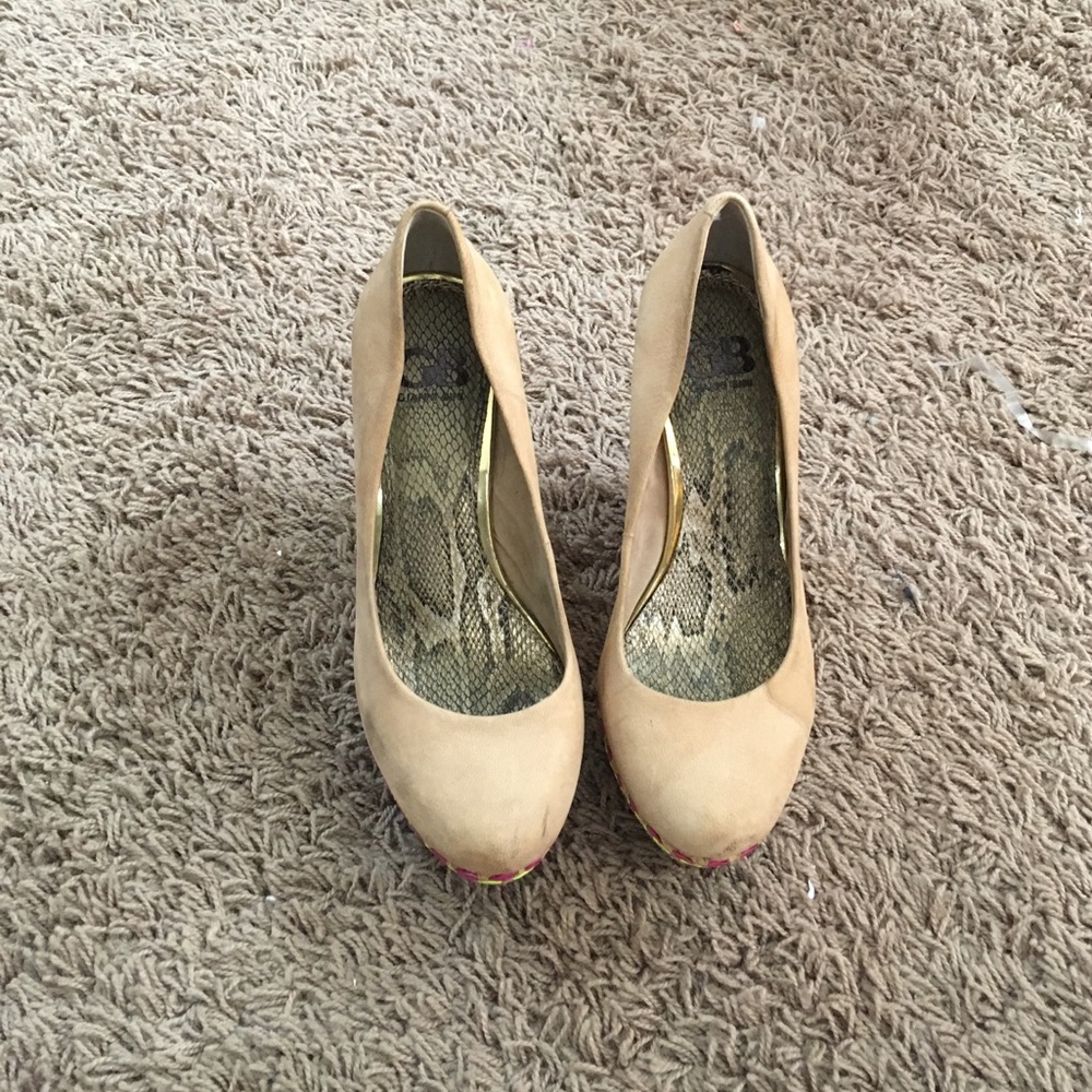 Wedge heels