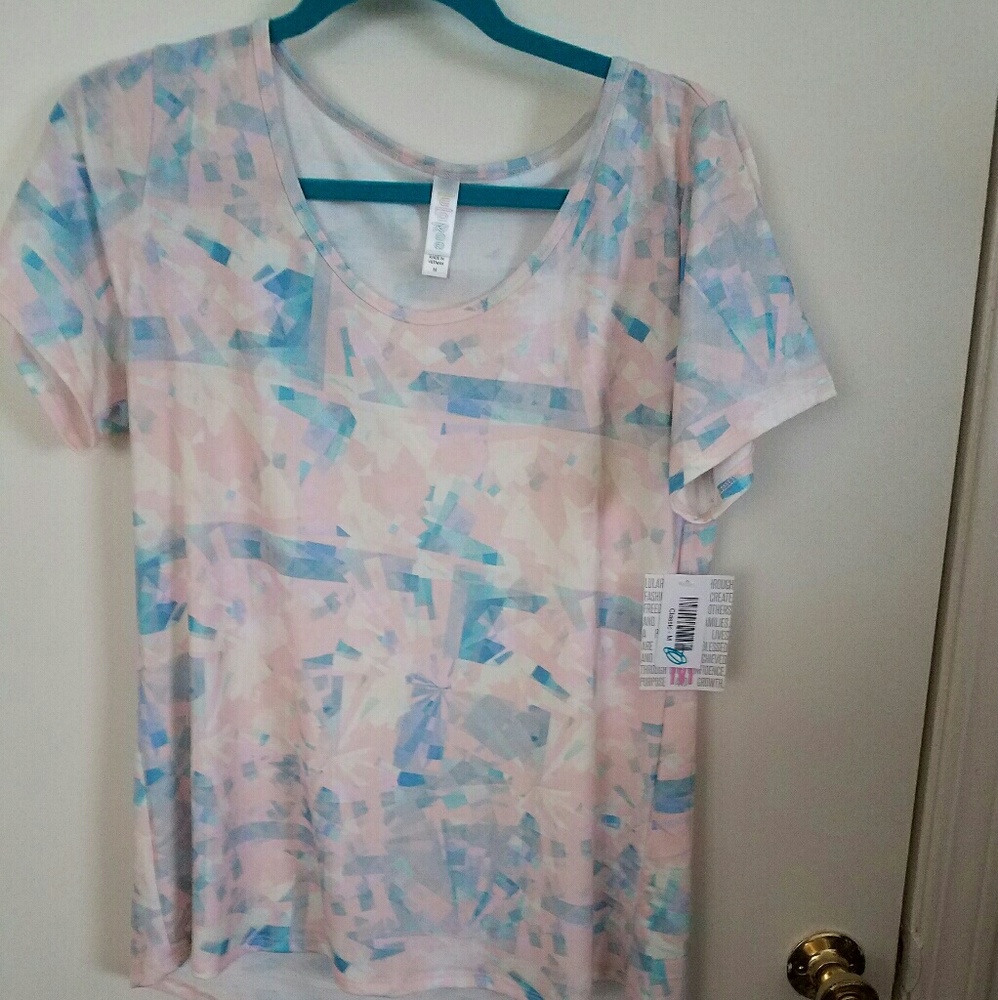 NWT Medium Classic T