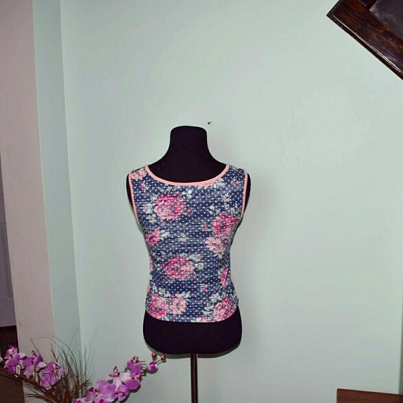 Super Cute Pink Floral Back Top - Picture 2 of 2
