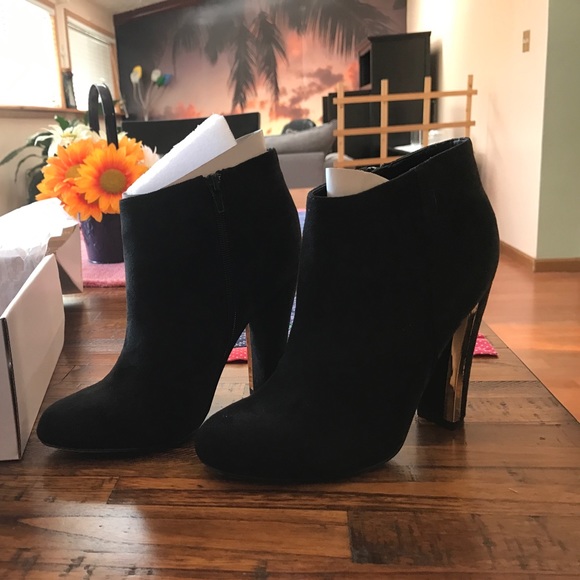 stylish booties w/awesome gold accent on the heels - Picture 2 of 4