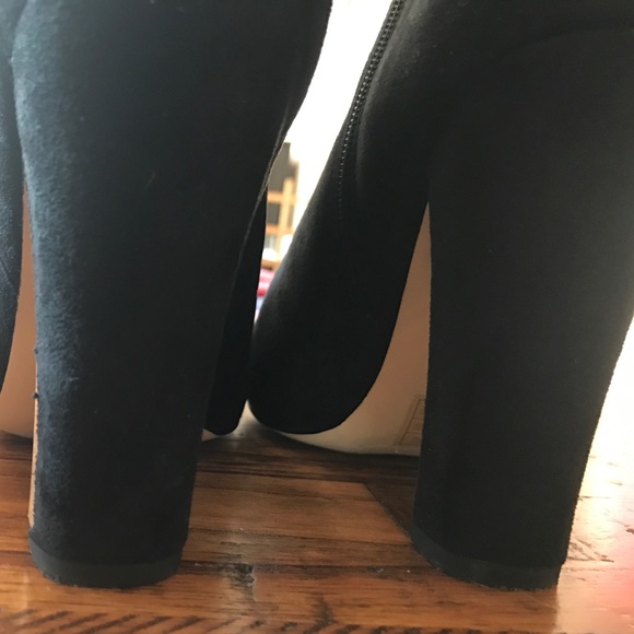 stylish booties w/awesome gold accent on the heels - Picture 4 of 4