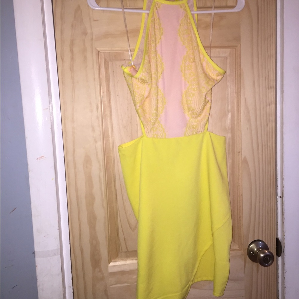 Yellow cut-out dress with lace detail