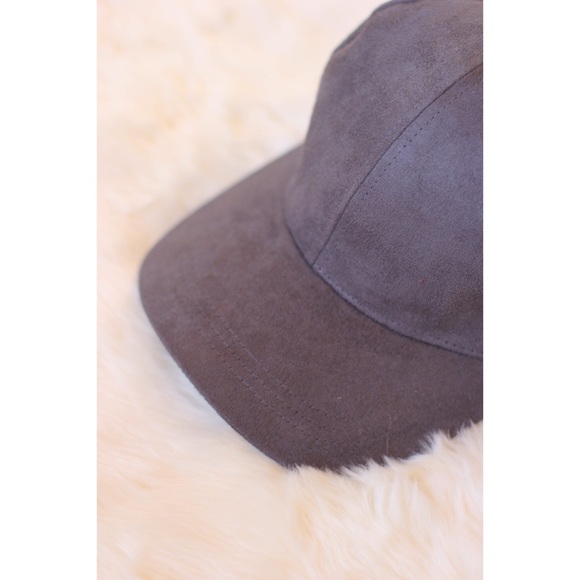 >>LAST<< Grey Faux Suede Baseball Cap - Picture 2 of 3