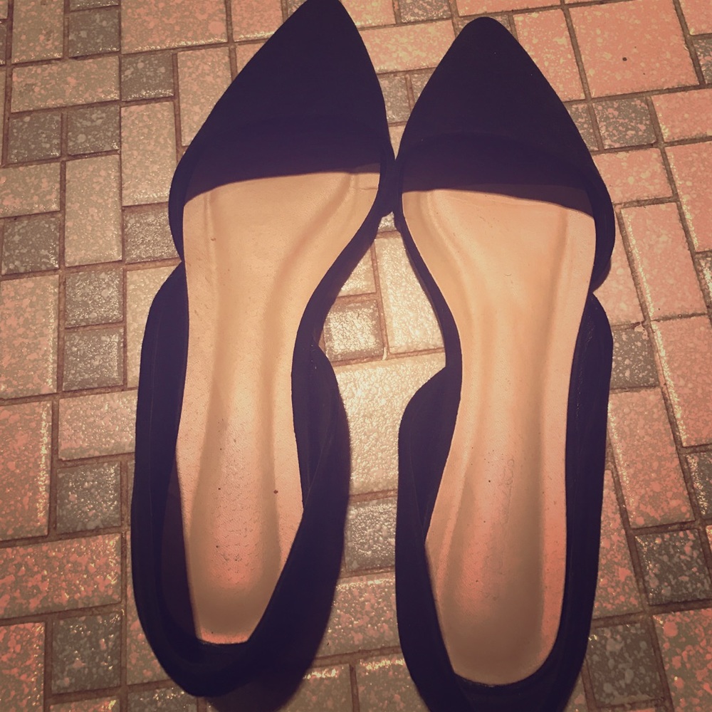 Pointed toe suede loafer