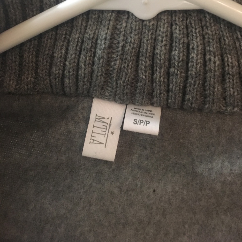 Sweater/jacket - Picture 2 of 4