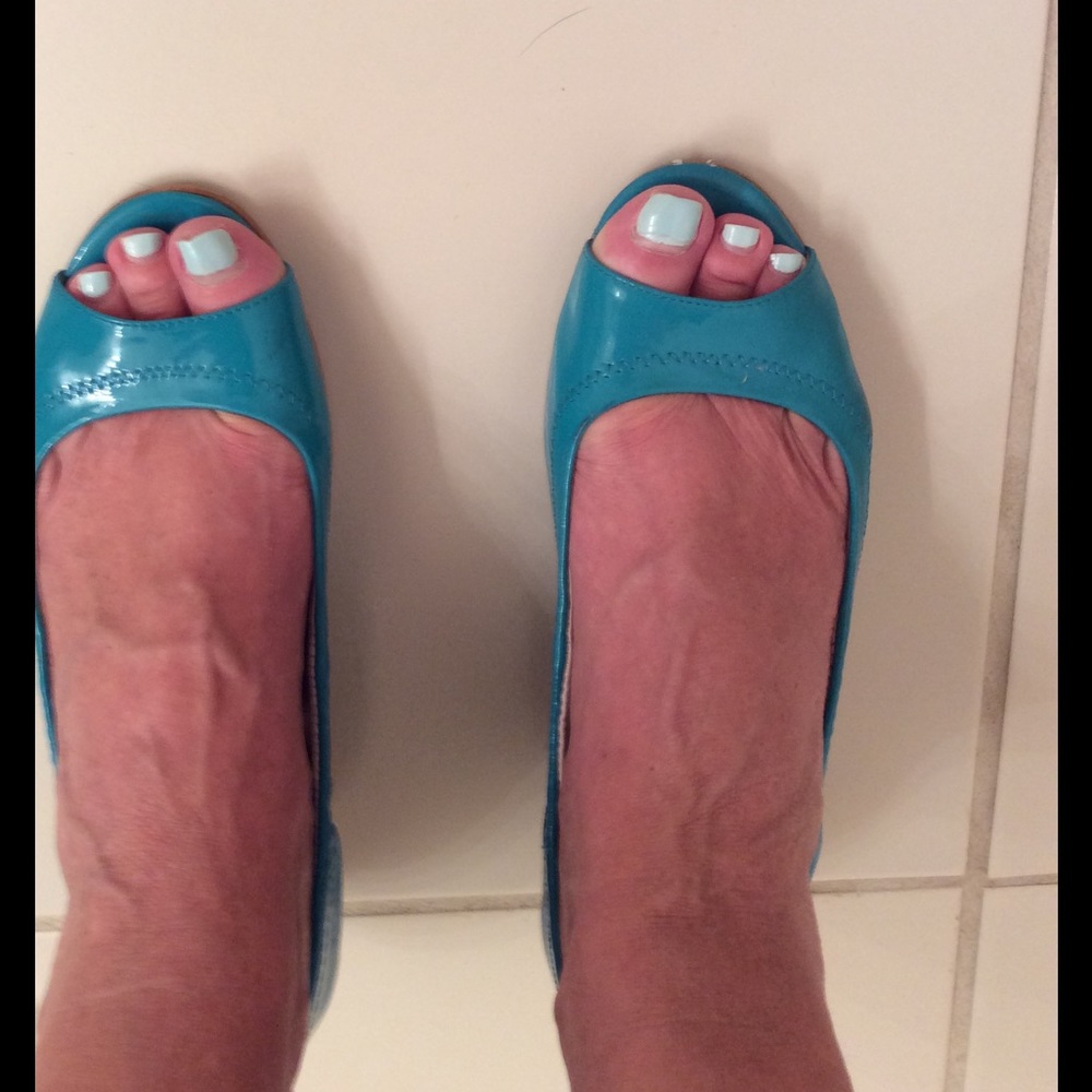 Patent wedge shoe peep toe