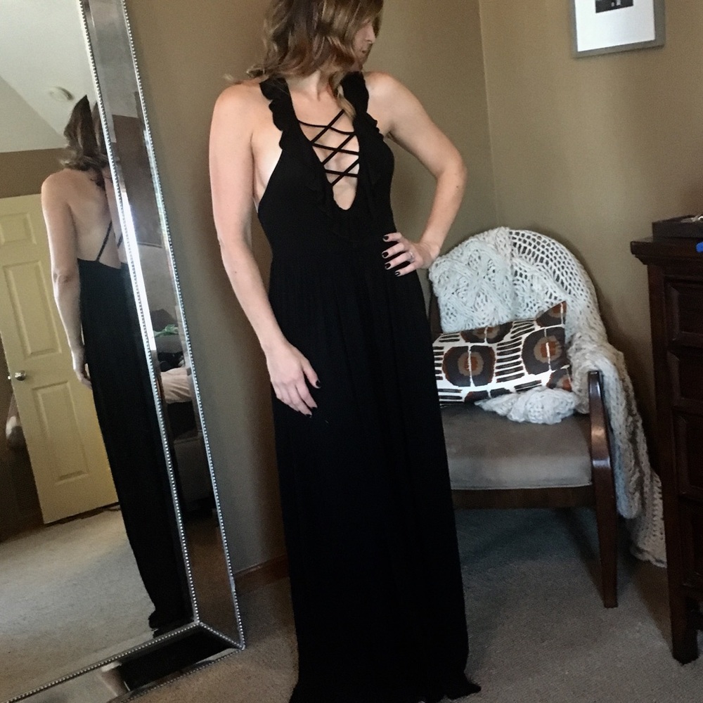 Sexy Black Criss Cross Maxi - Picture 1 of 7