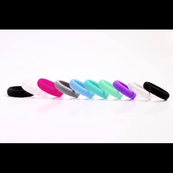 10 PACK WOMEN'S SILICONE GYM WORKOUT WEDDING RINGS - Picture 1 of 3
