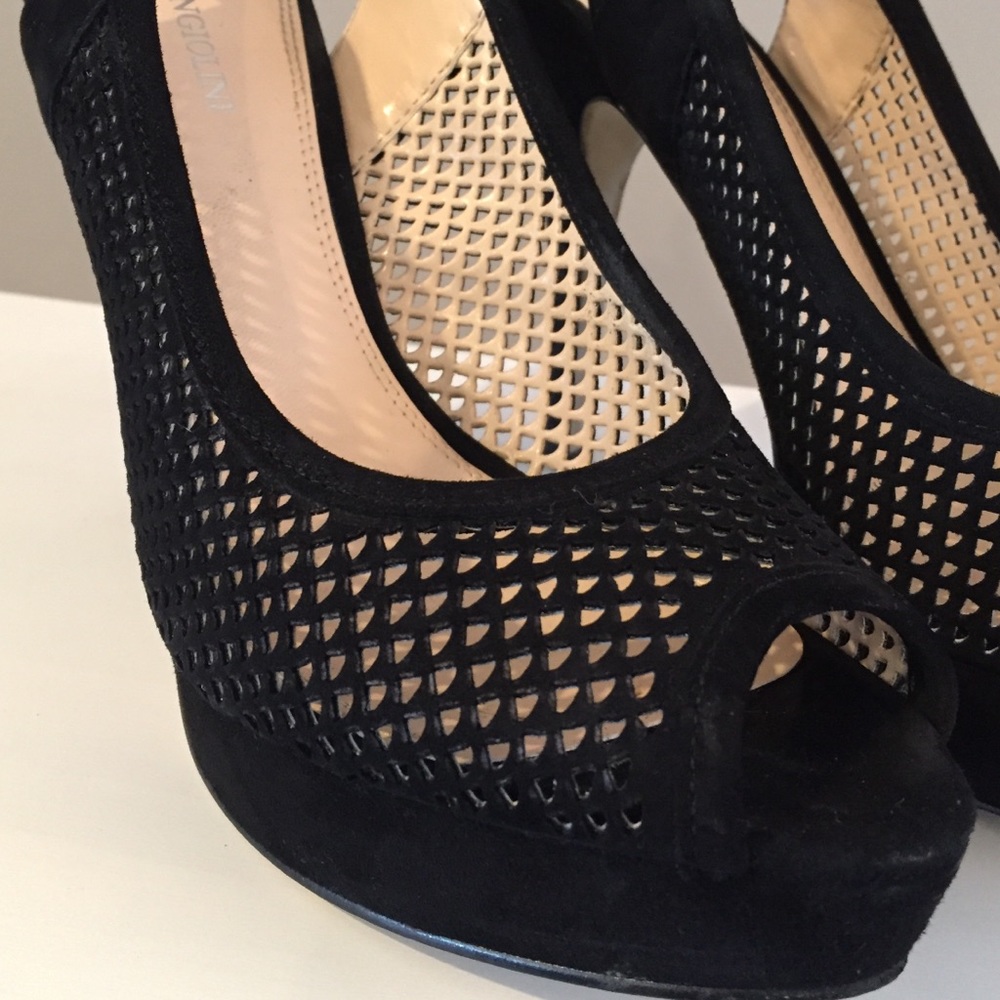 Enzo Angiolini Black Suede Cutout Shoe - preowned