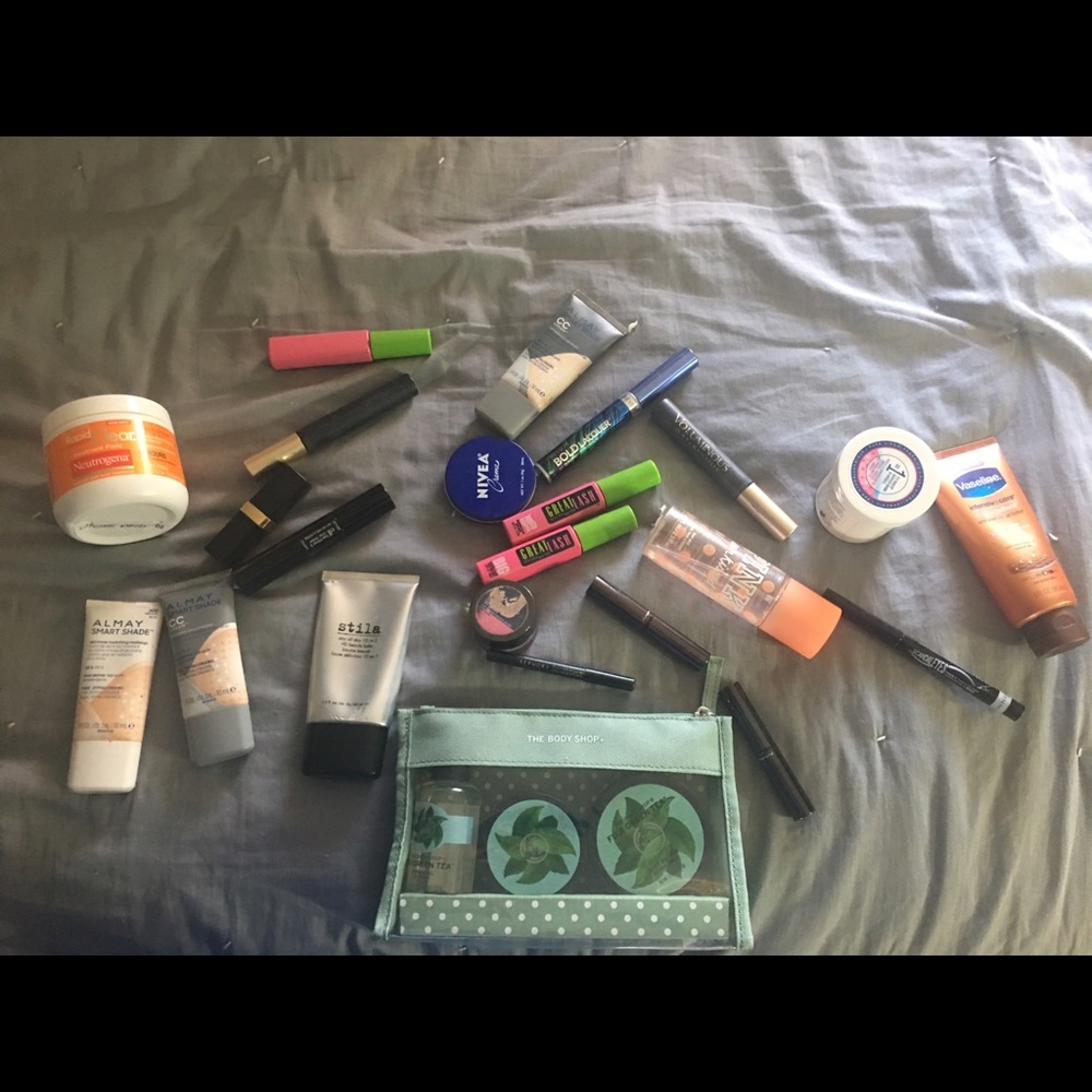 Make up/beauty bundle.