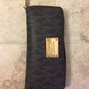 Michael kors wallet