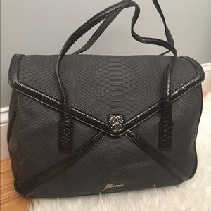 Great traveling carry on!