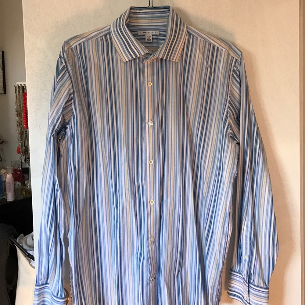 Men's banana republic dress shirt. Lightly worn