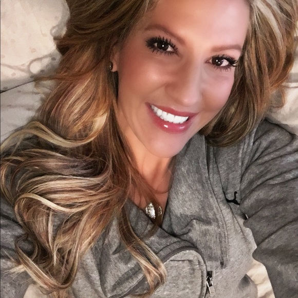 Meet your Posher, Angela - Picture 2 of 2