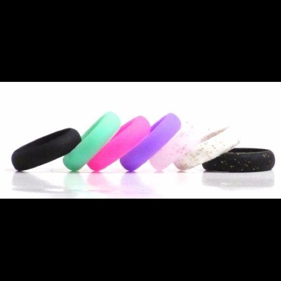 7 PACK WOMENS SILICONE WEDDING GYM WORKOUT RINGS - Picture 1 of 3
