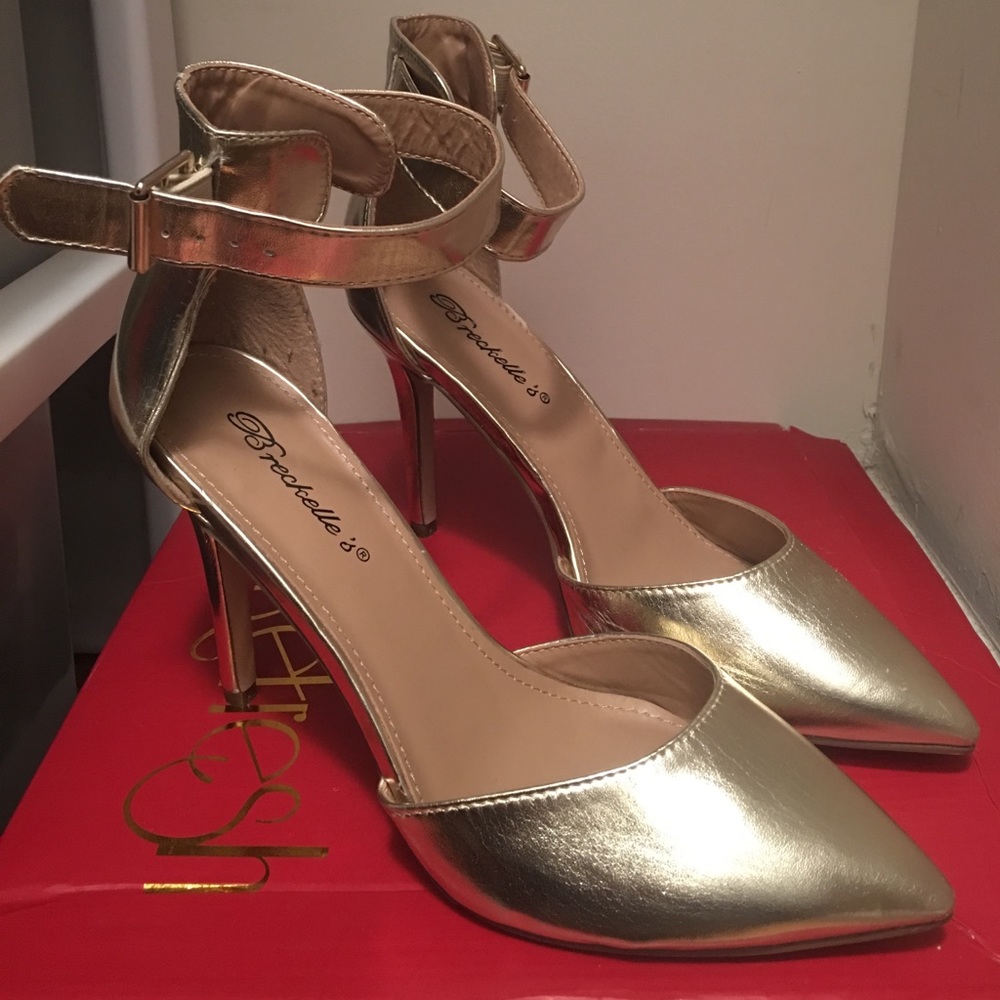 Gold high heel **NEVER WORN**👌👠