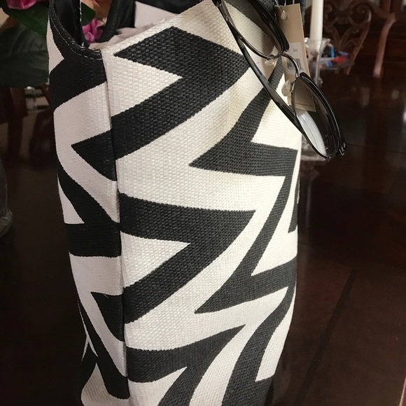 Magid Zigzag Ring Tote Bag - Picture 3 of 4