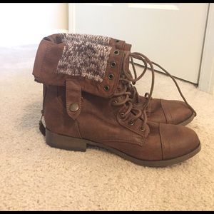 Boots size 9