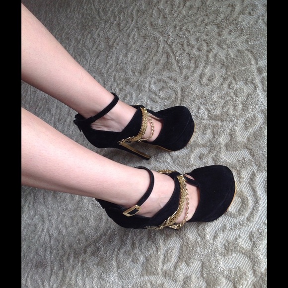 Woman's heels - Picture 2 of 3