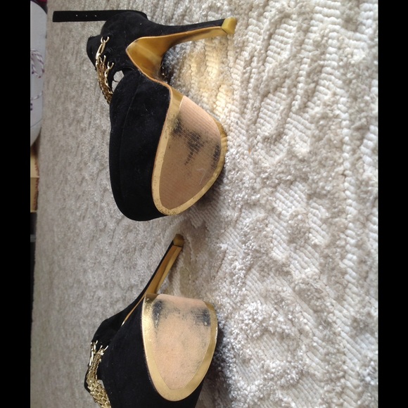 Woman's heels - Picture 3 of 3