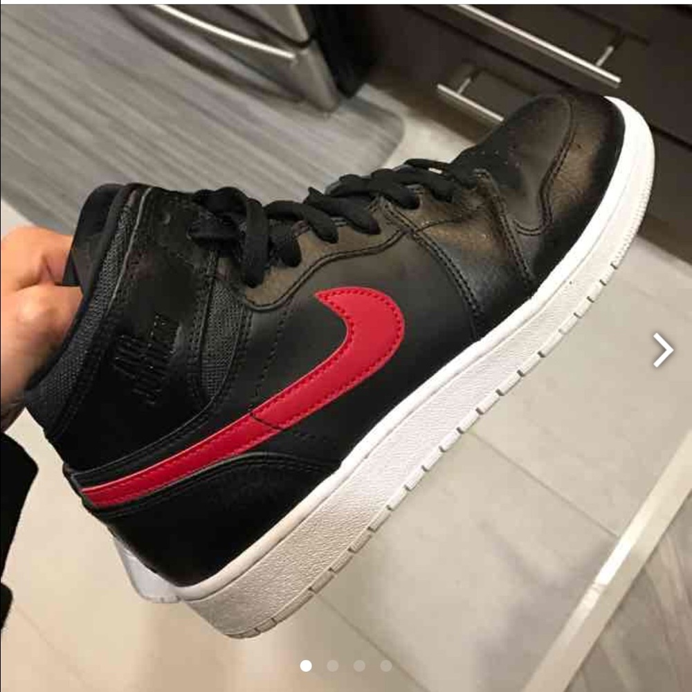 **SOLD***Nike Aie Jordan Retro 1 Shoes
