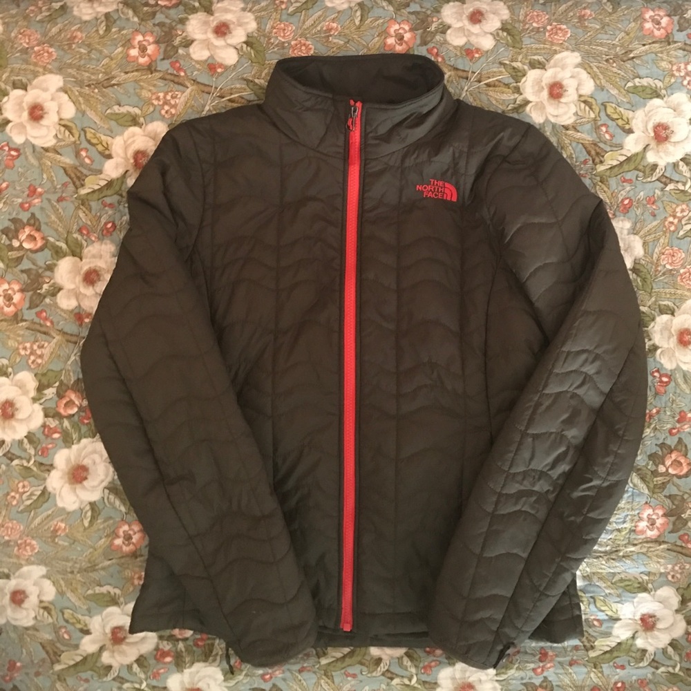 🚨SOLD LOCALLY Hunter Green SoftShelled North Face