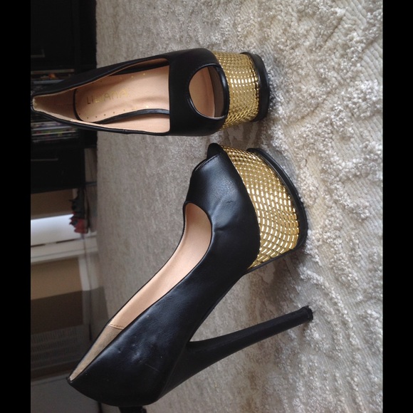 Woman's heels - Picture 1 of 2