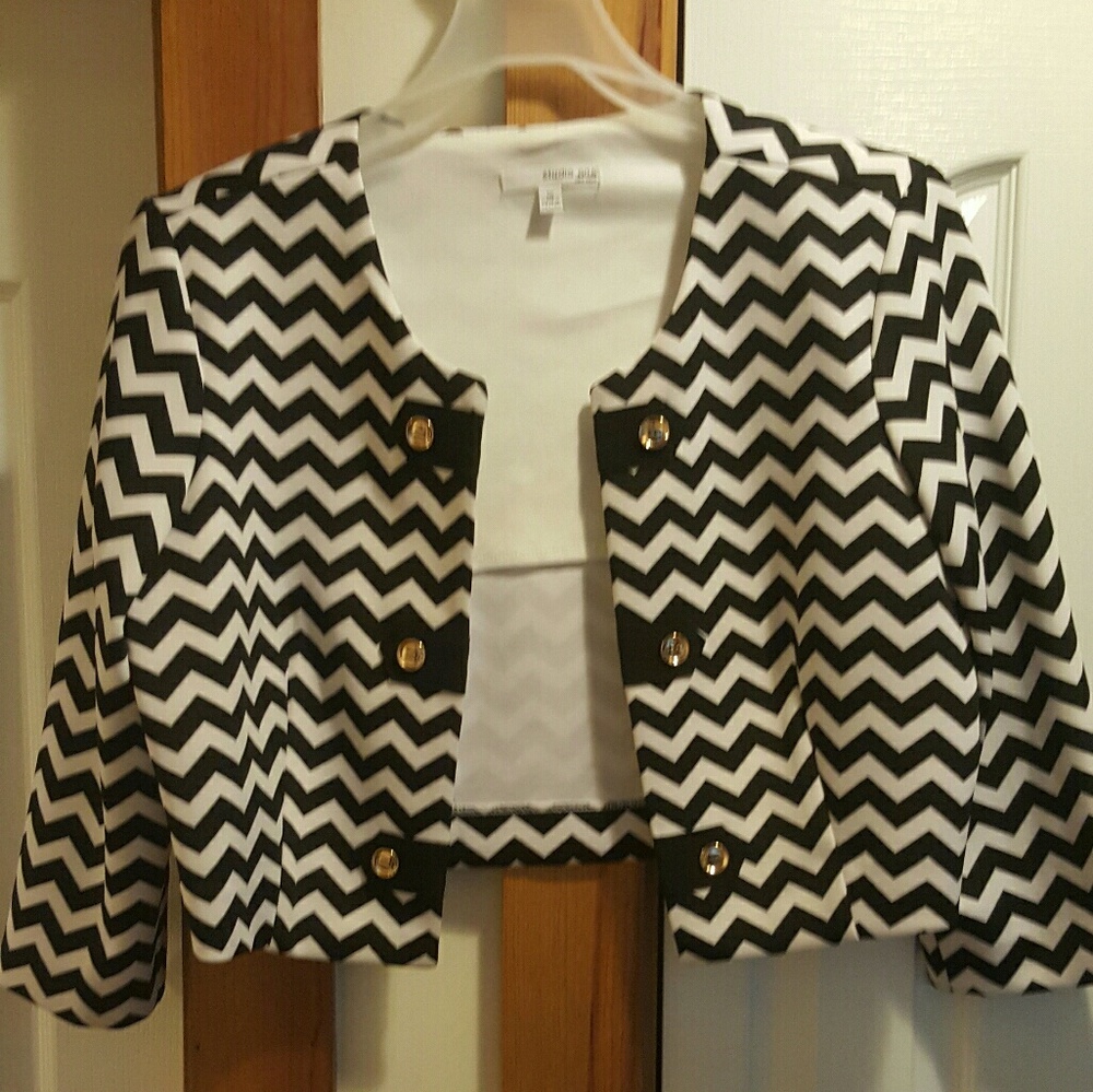 🌟ONE DAY SALE🌟Stunning woman's blazer.