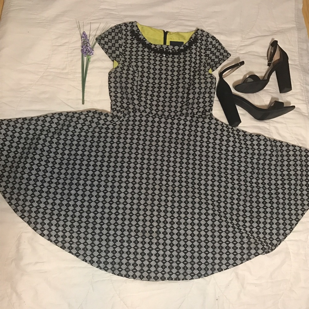 MAKE ME AN OFFER  Maeve Anthropologie dress.