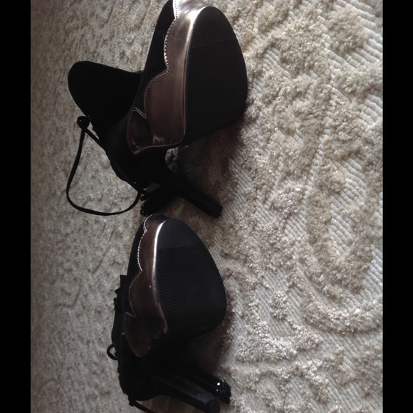 Black bootie heels - Picture 3 of 3