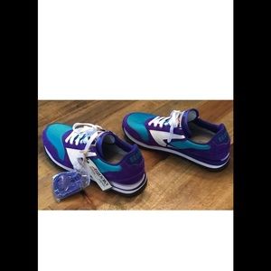 NEW Brooks Chariot shoes