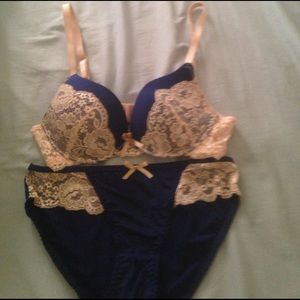 Victoria's Secret Panty/Bra Set 36B
