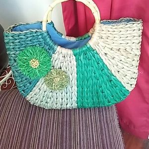 Beautiful turquoises,  beach green, and green bag.