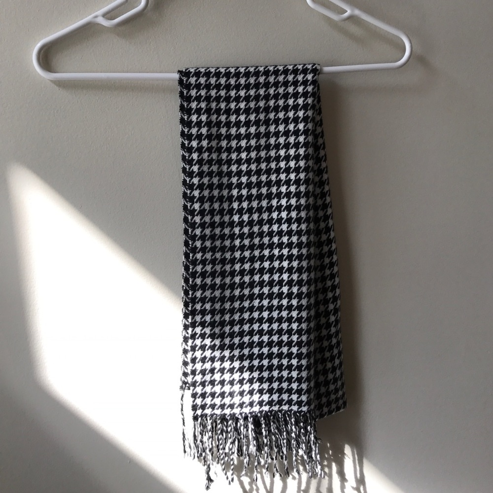 Houndstooth scarf