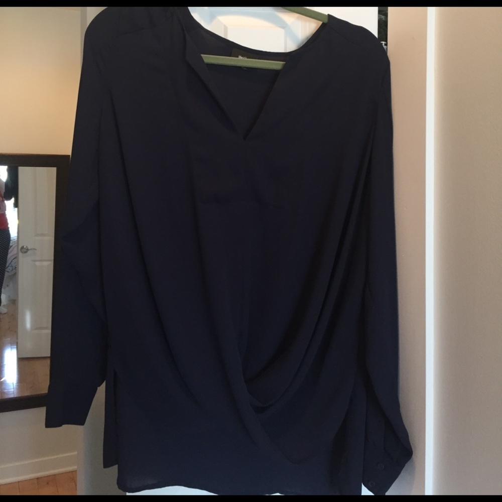 ✅SALE! Draped hi low navy top