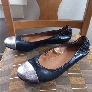 Tahari Carly silver toed flats 8.5