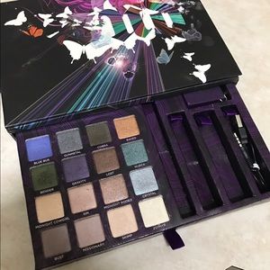 Urban Decay Book of Shadows Volume 4