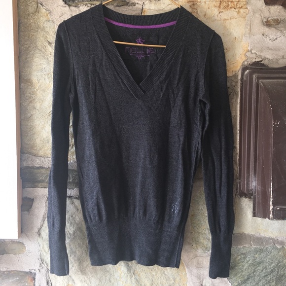 Nollie gray v neck sweater. Sz M
