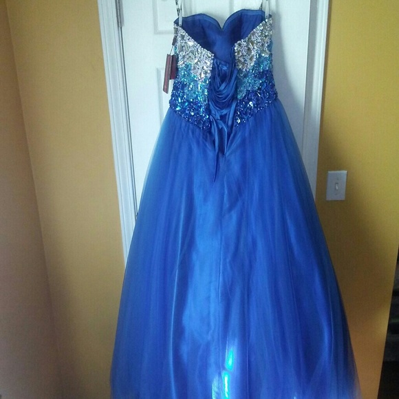 Prom Dress - Picture 2 of 4
