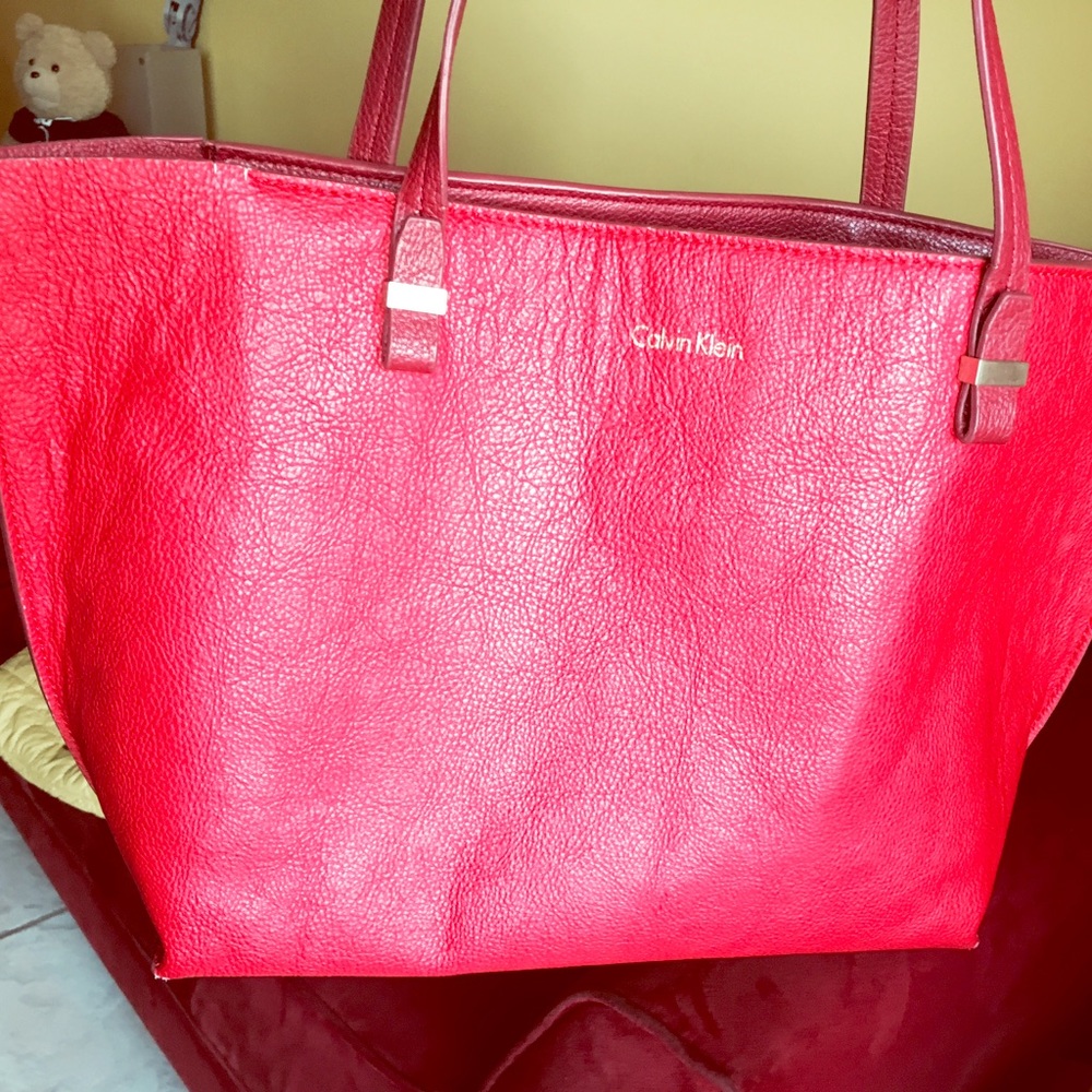 CALVIN KLEIN EXTRA LARGE RED TOTE