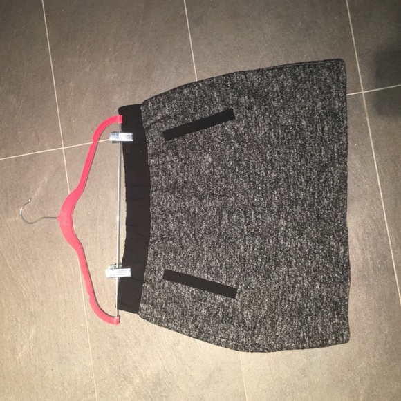 LOFT skirt - basically unworn - Picture 3 of 4