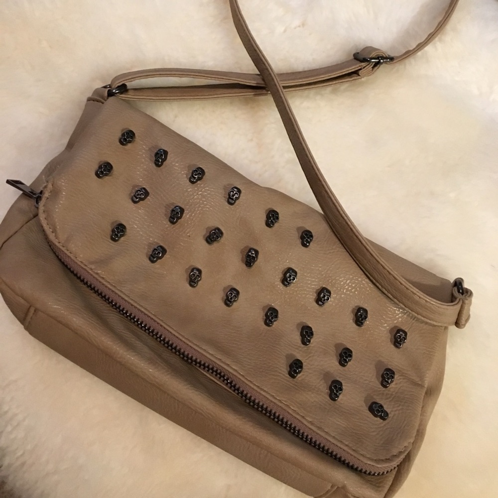 Skull cross body bag🎀