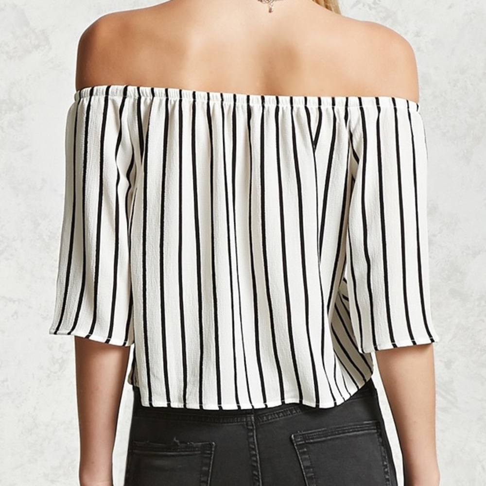 💋🎀 ONLY ONE LEFT!!!!OFF The SHOULDER TOP🎀💋 - Picture 2 of 4